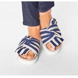 Inuikii knotted striped canvas slide sandals size 6.5
